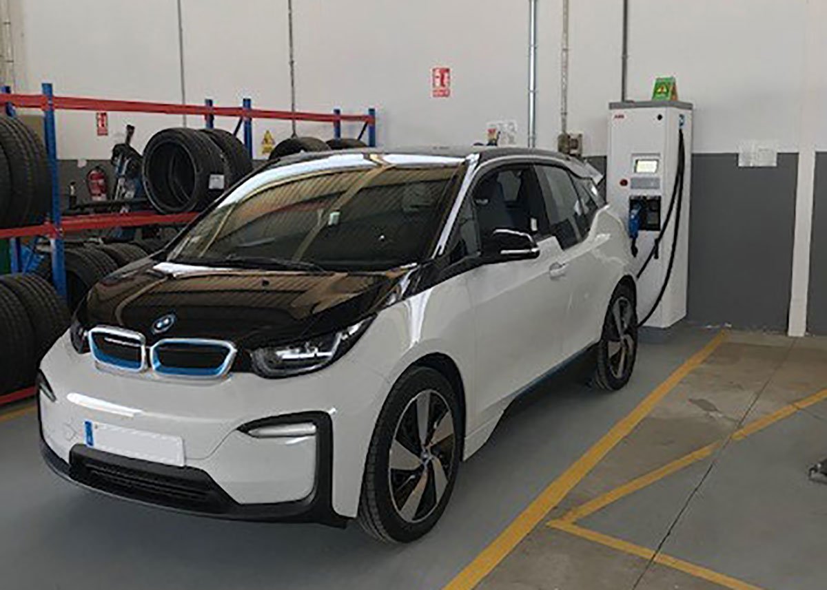 HORIBA MIRA Spain BMW i3 on Charge